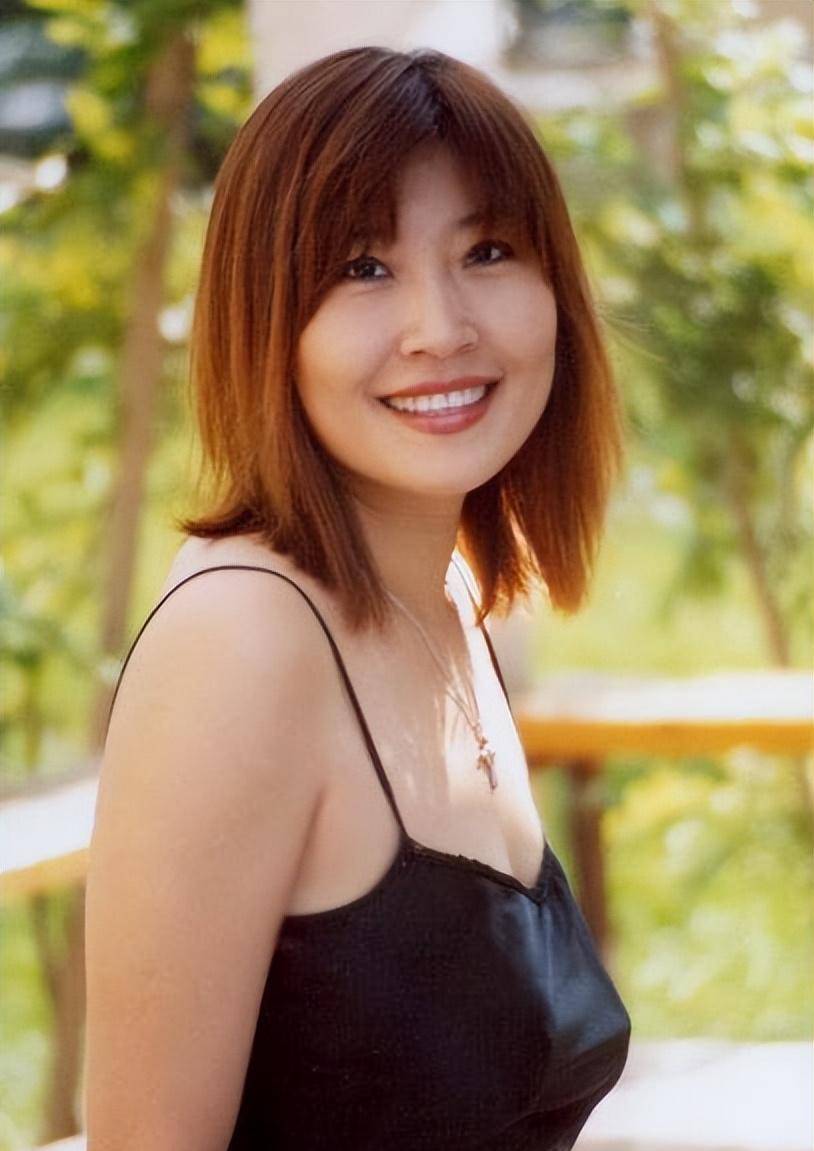 迪斯扣女王张蔷,不仅是电子音乐女王,也是特色穿搭女王_造型_显得