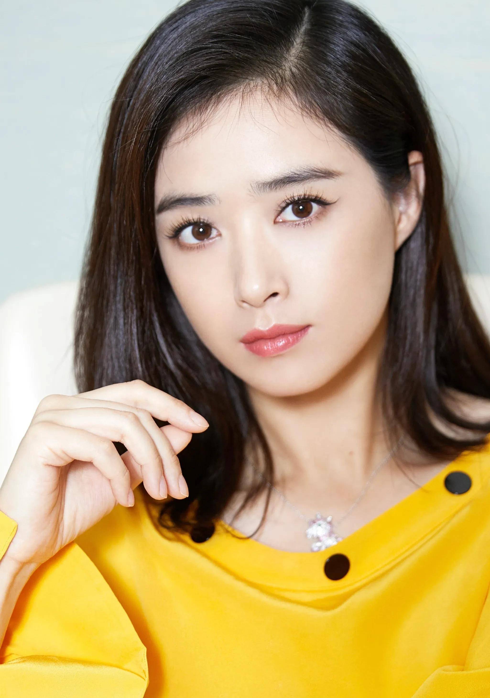 蒋欣的高跟鞋美图_尖头_明星_照片