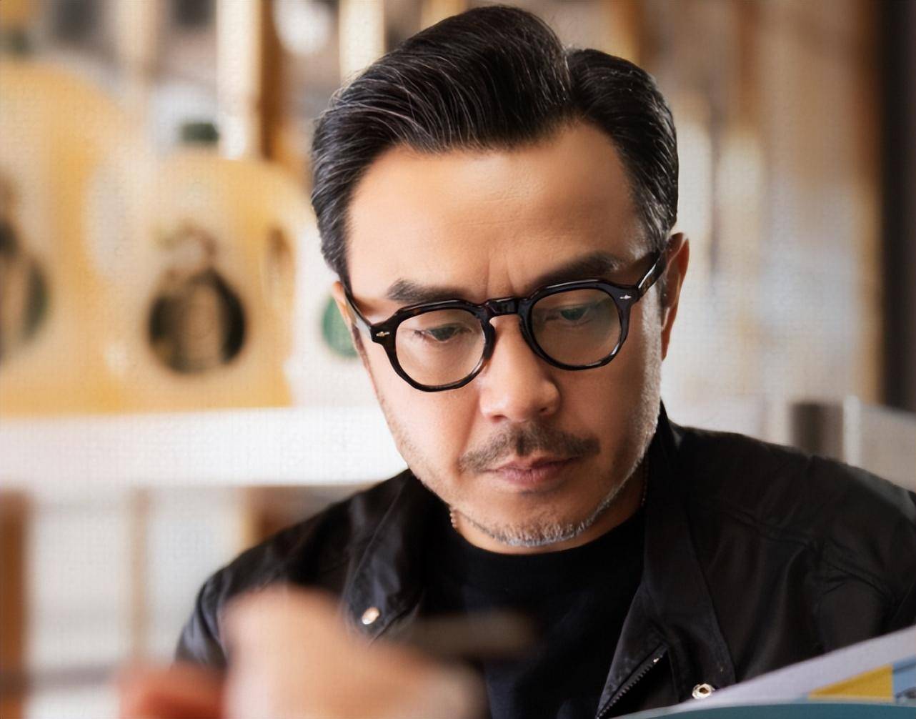 48岁汪涵近照曝光,胡子头发都变白,苍老似小老头_状态_工作_网友