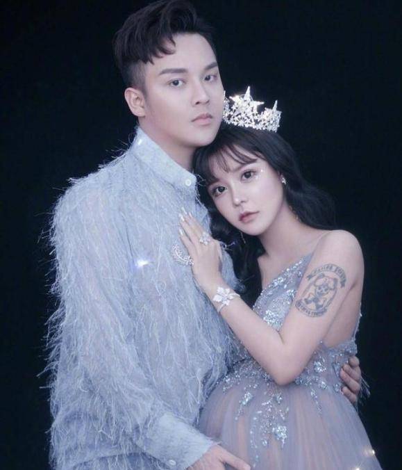 韩安冉官宣与前夫复婚,一年内有喜闪婚又分手,这位网红年仅21_邱斯钿