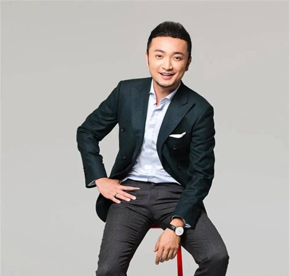 央视名嘴小尼:婚后10年无子,离婚传得沸沸扬扬,夹缝中有心酸_儿子