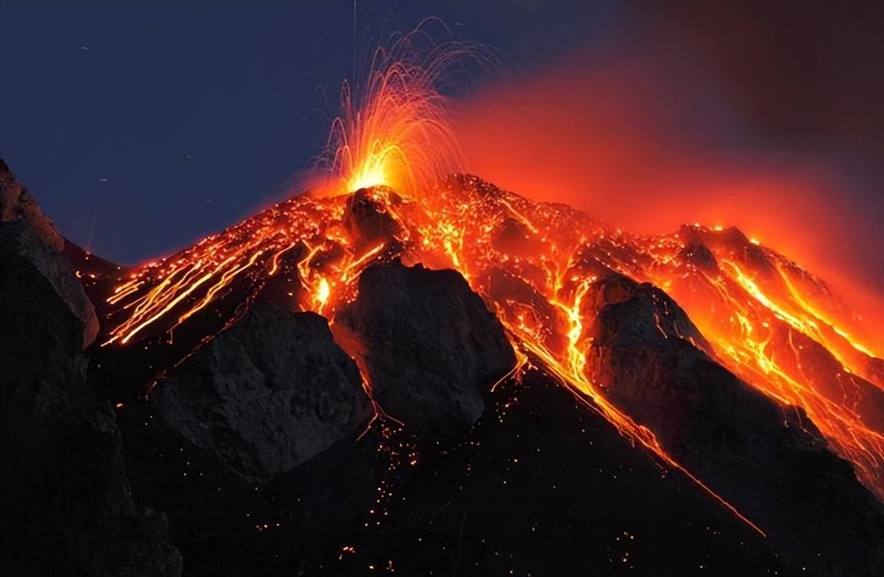 长白山天池火山爆发图片