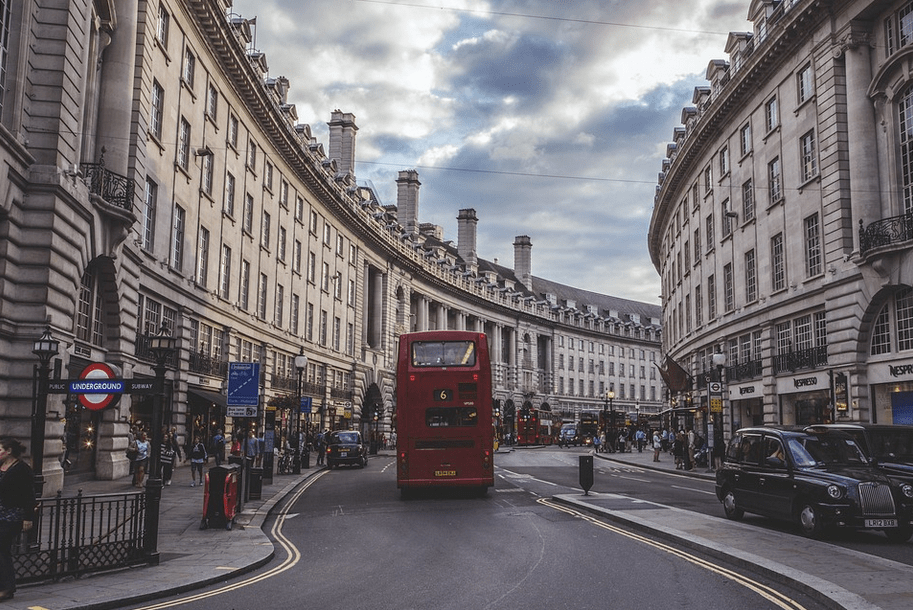 英国哪些专业学到令人头秃？盘点英国十大最难学的专业！_手机搜狐网