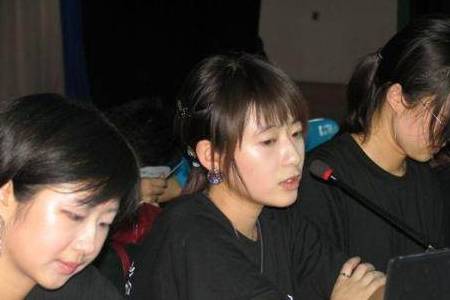 她是北大的美女学霸,gre接近满分且多才多艺,追她的男生要排队_姜遥光