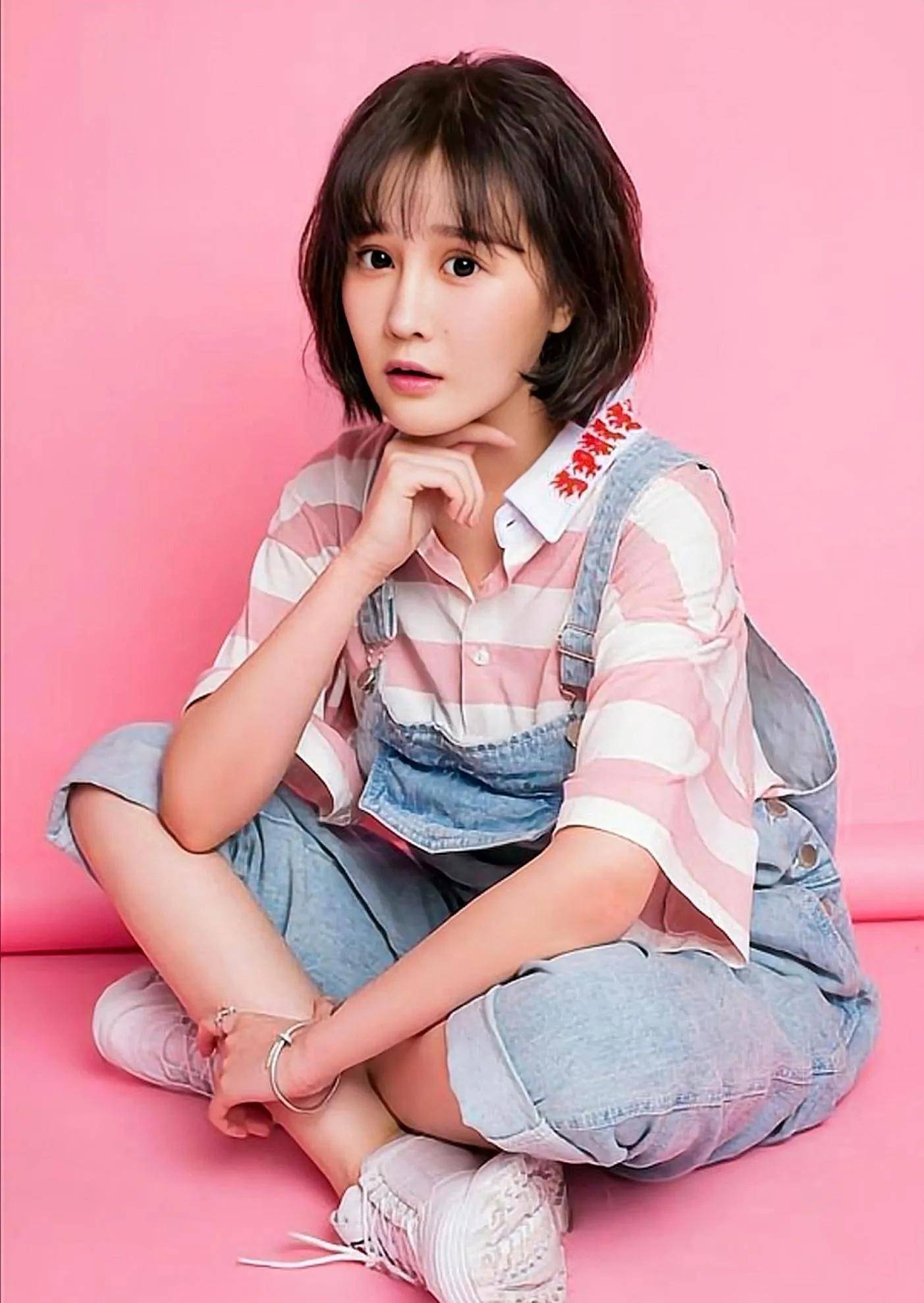 赵本山女儿情人节官宣结婚,晒结婚证件照显恩爱_赵珈萱_球球_照片