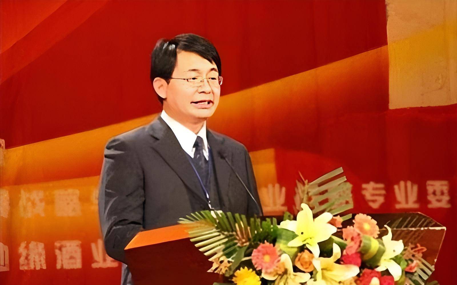 03 孙夕庆入狱孙夕庆的董事会成员分为两派,一派是专攻技术的科研派