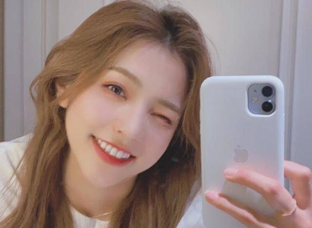 网红刘思瑶真实照片被爆出,网友:判若两人_美颜_形象_作品