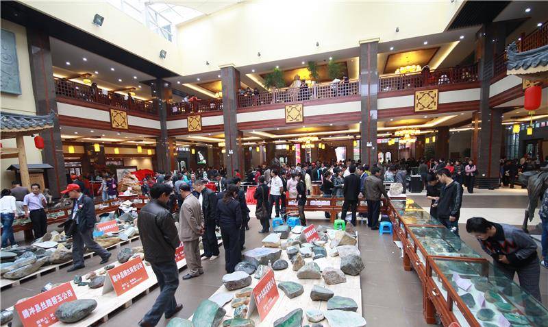 早安云南丨腾冲玉雕:一把刻刀巧夺天工,一双巧手镂月裁云_刘正凡_翡翠