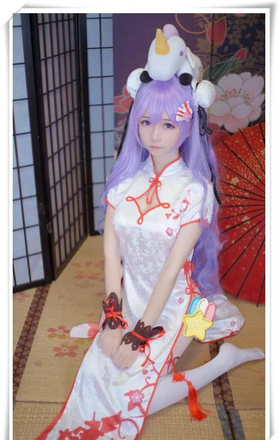 coser才15岁,看到她优雅的"仙女跪",网友:这谁顶得住?_红色_姐姐_方面