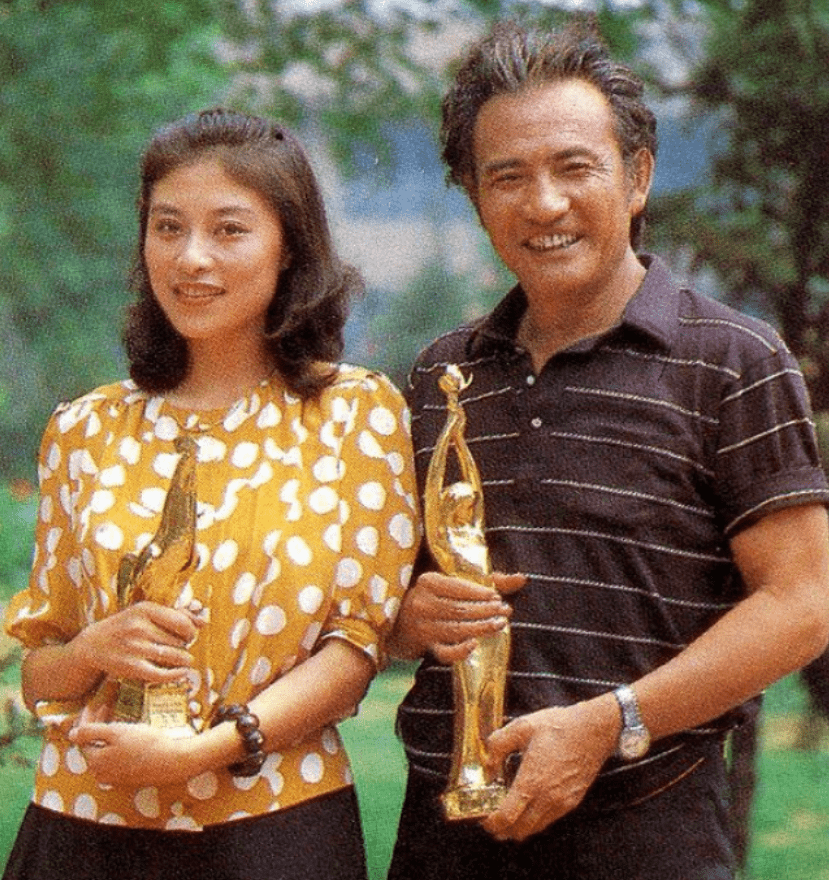 演员岳红:24岁获影后,产后5个月被丈夫李连杰抛弃,中年又患癌_时候