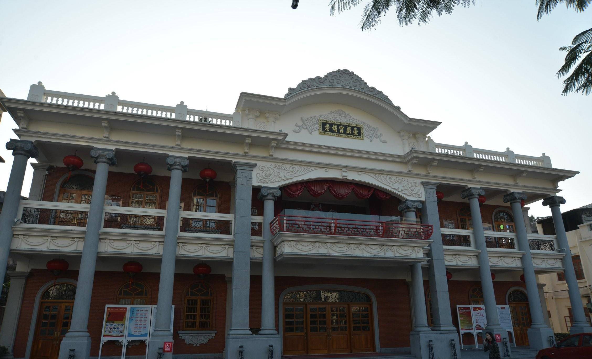"老妈宫戏台"旁边有一条小巷,里面有潮汕地区的传统名小吃——老妈宫