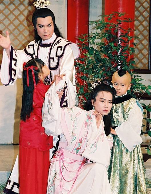 第二组 刘雪华 杨怀民让人意外的是,这样的幸福止步于林炜被拍到与