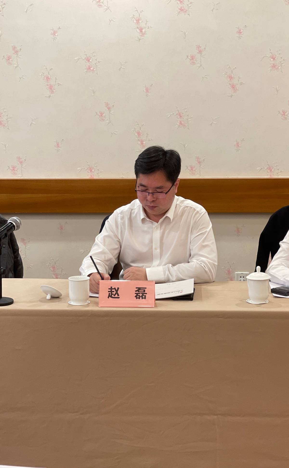 签约仪式上,梁山县副县长王宁致辞,简述梁山县发展现状,发展规划以及