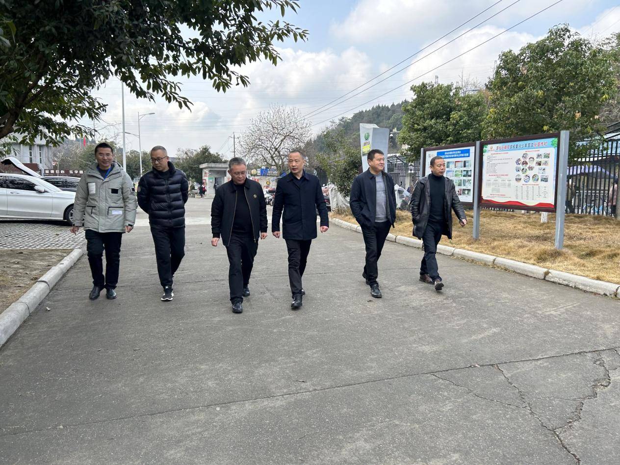 游仙区委常委,宣传部长,区委教育工委书记朱兴安莅临游仙朝阳学校调研