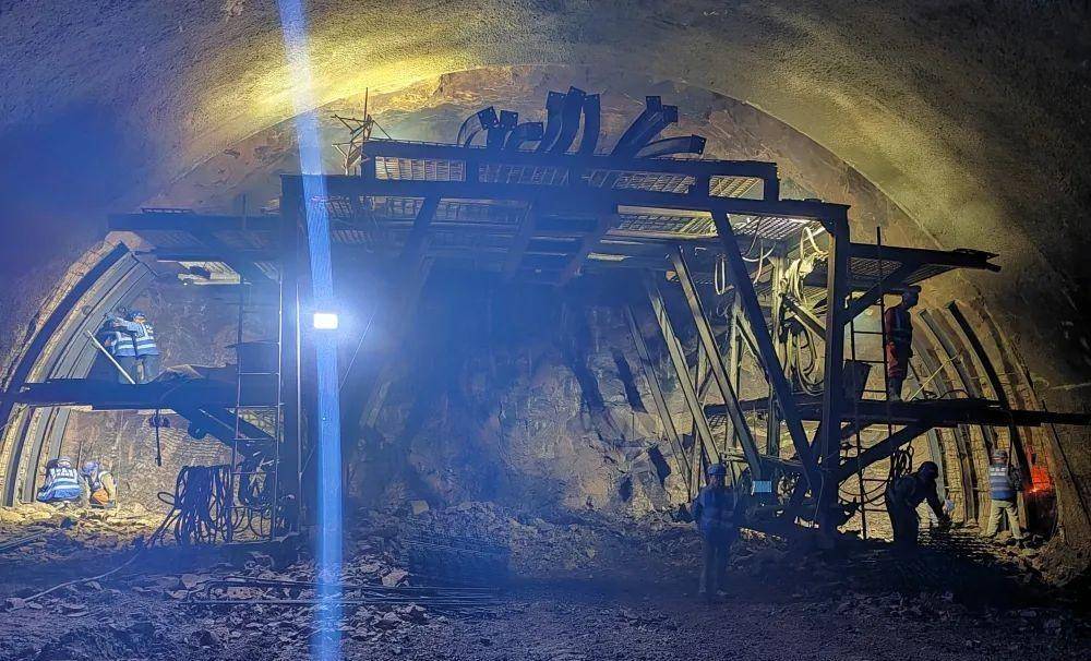 四川达州:雷音铺隧道打通一侧,双向贯通后,将带来这样的变化!