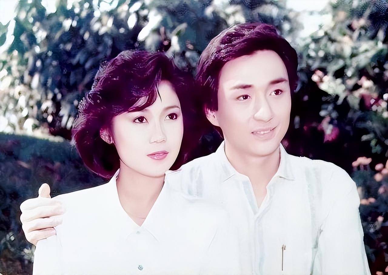 "向云的丈夫陈之财是一位新加坡男艺术家,在中国广为人知.