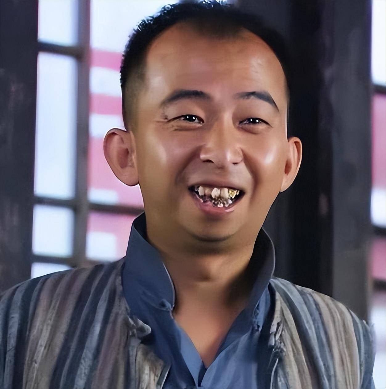 巨兴茂:"流浪汉"变身为10亿导演,丑到出奇的他,是