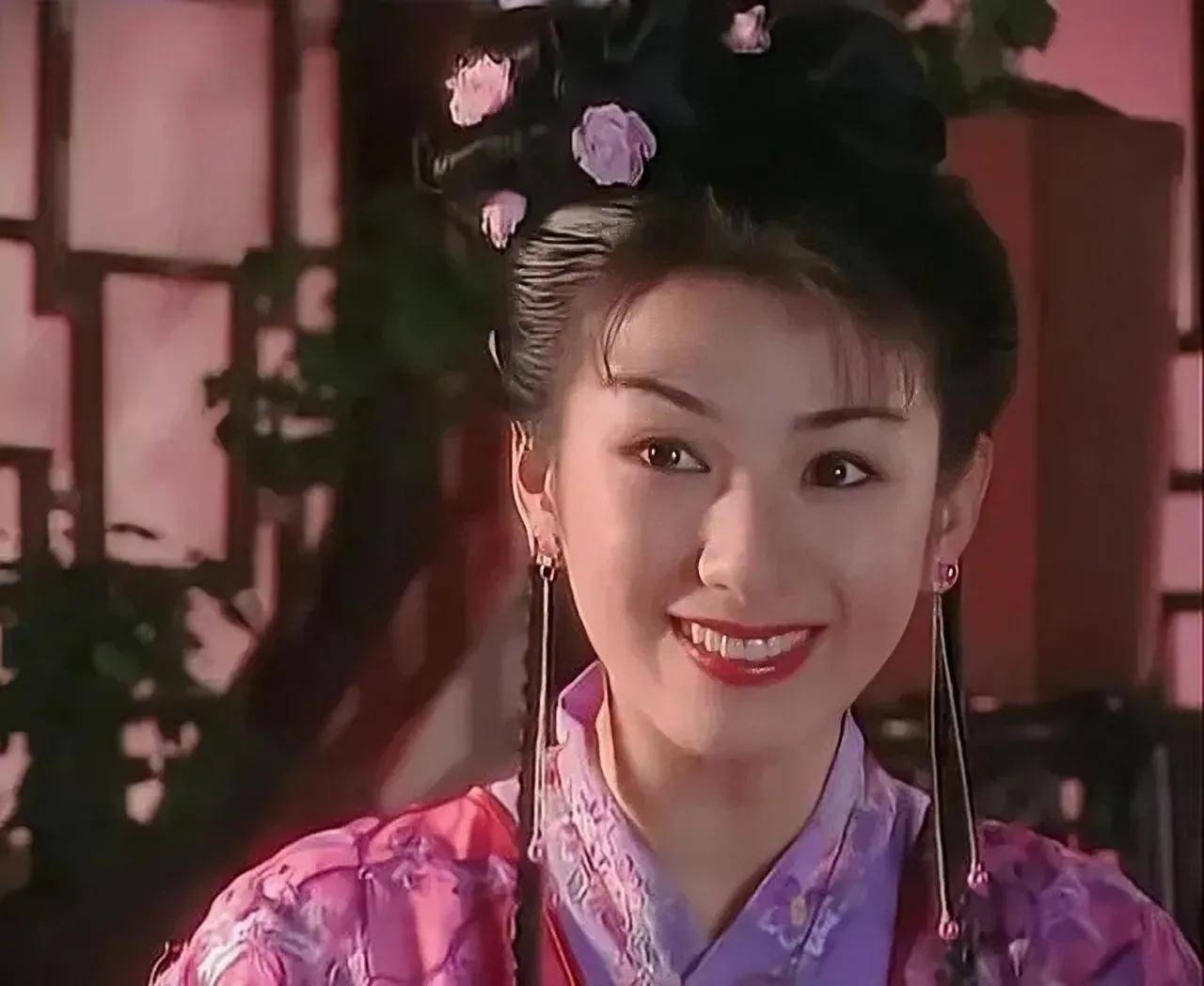 黄奕镜头前大方回吻于翔,男粉丝们既心碎,又心痒_富豪_剧中_黄毅清