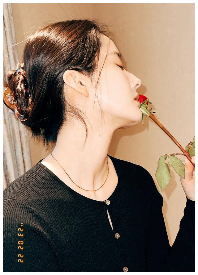 女星景如洋朴素打扮,貌似刘亦菲,秀丽清纯可人_景如阳_照片_边肖