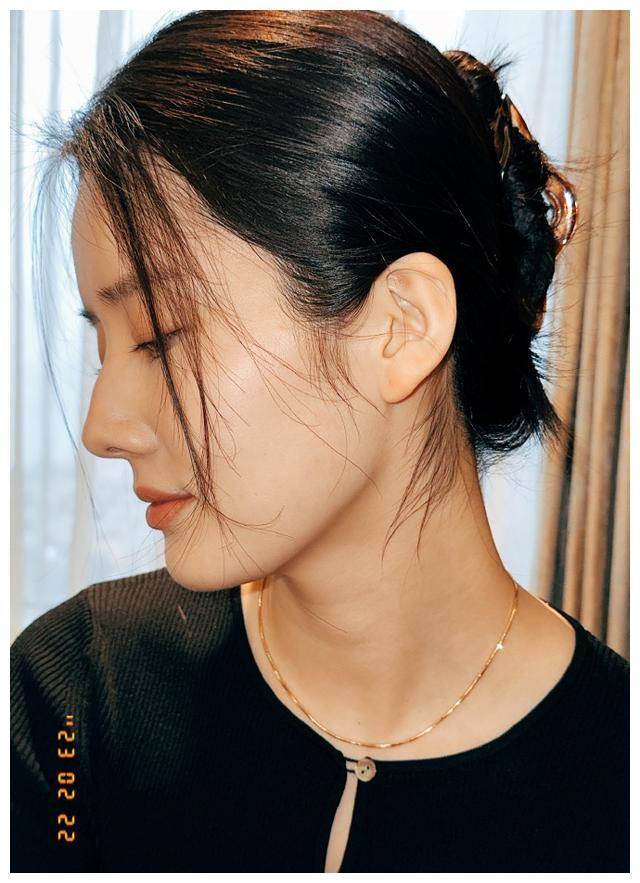 女星景如洋朴素打扮,貌似刘亦菲,秀丽清纯可人_景如阳_照片_边肖