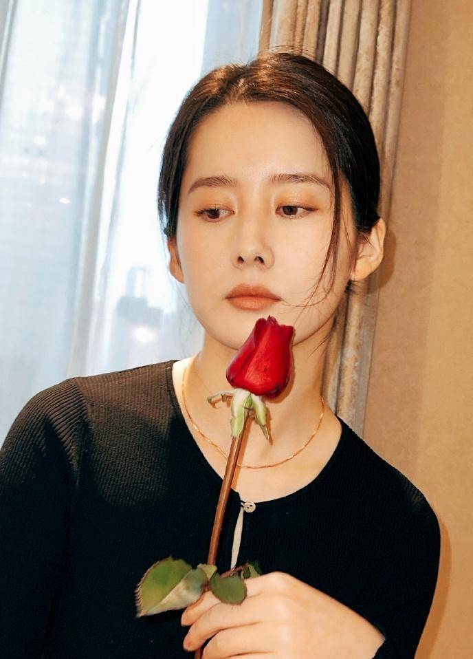 女星景如洋朴素打扮,貌似刘亦菲,秀丽清纯可人_景如阳_照片_周星驰