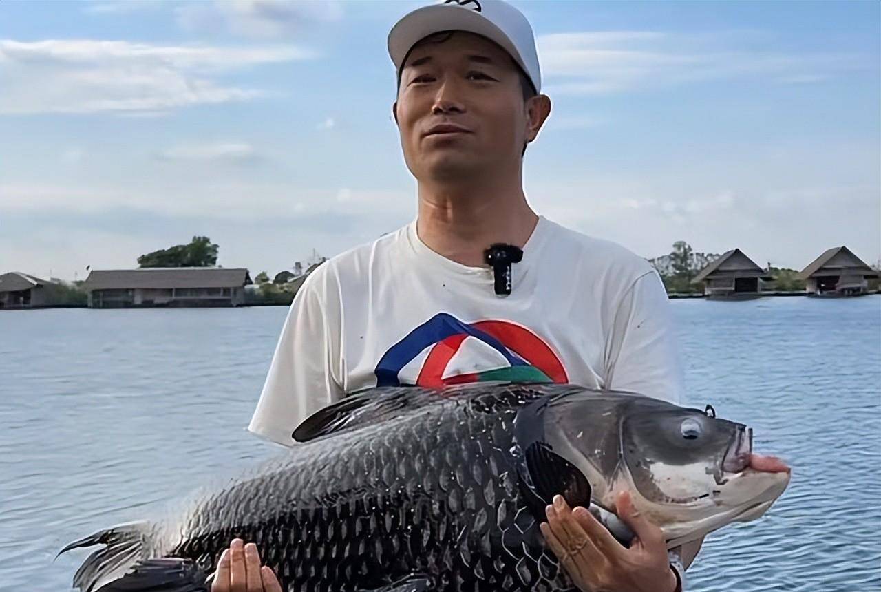 钓王邓刚国外钓鱼遇"套路",网友:靠带货扳回一城_钓场_模式_风格