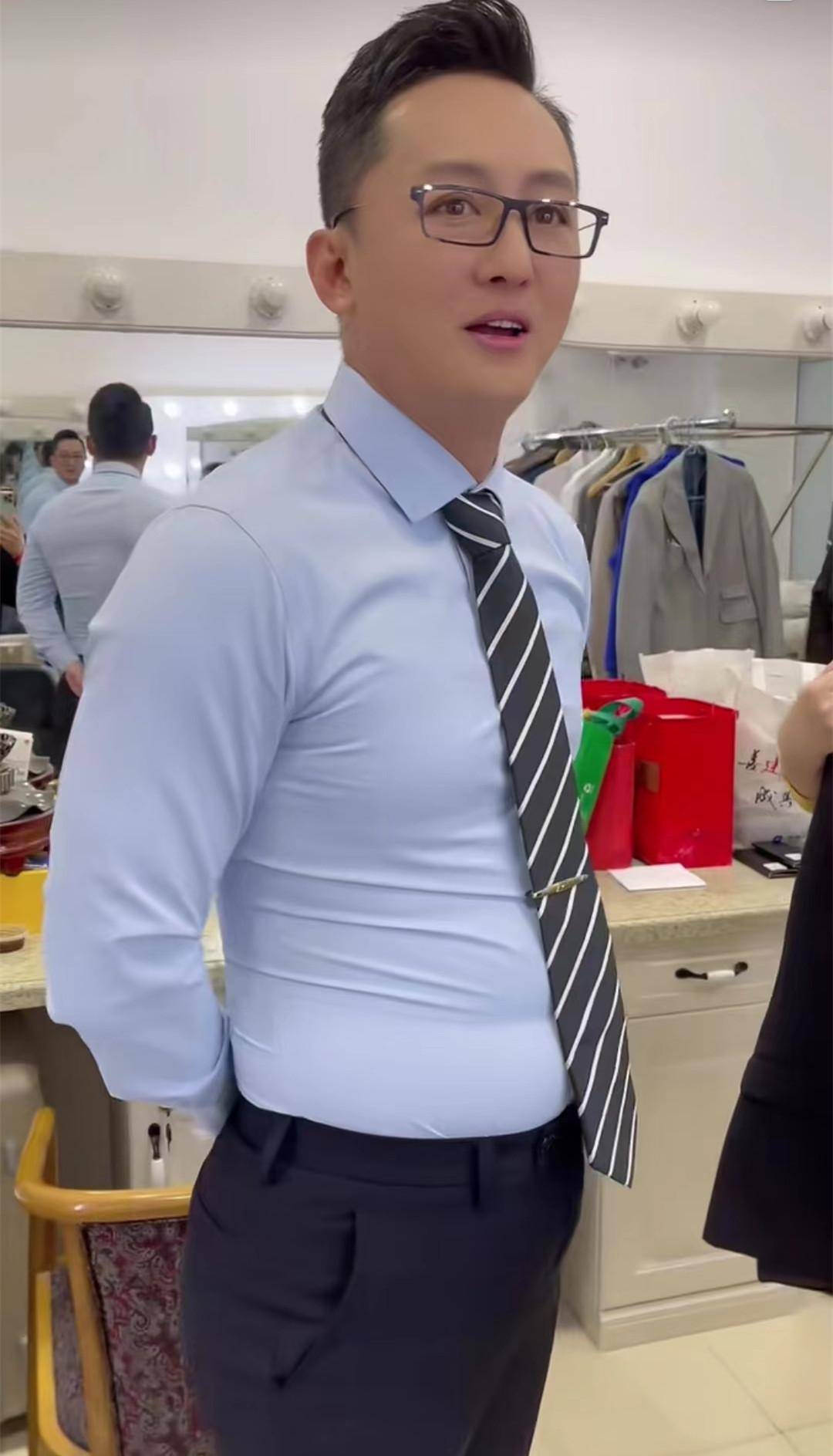 知名主持人程成胖20斤!