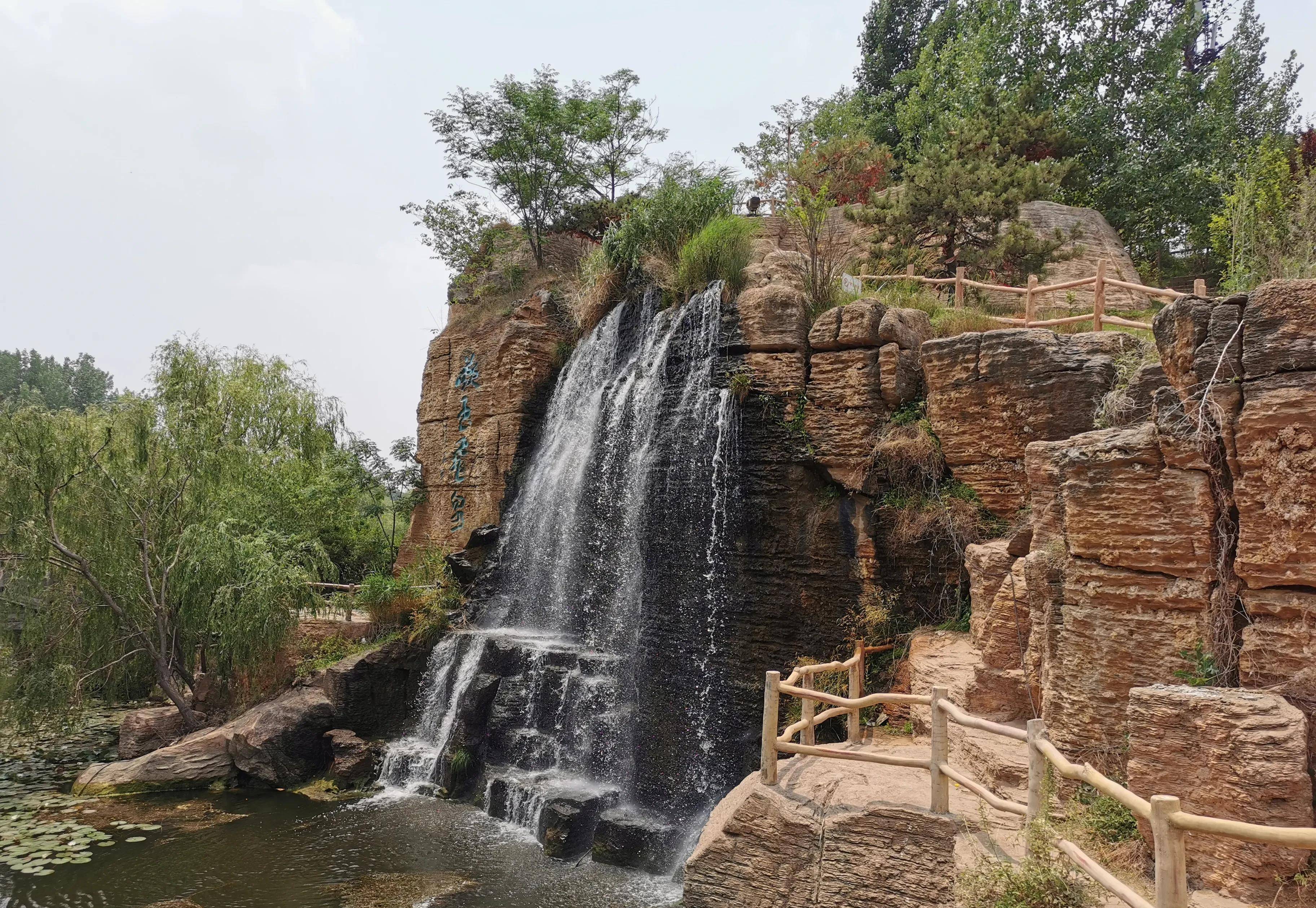 羊山古鎮,紅色文化與地質景觀為一體的景區,可憑一卡通免費入園