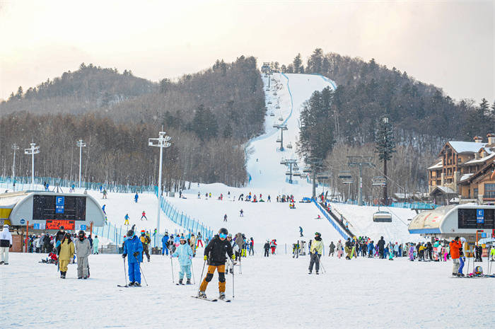 粉雪燃动长白山经济