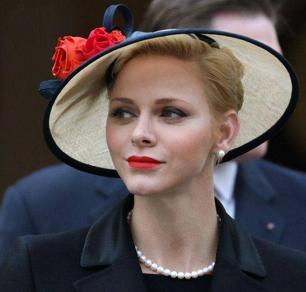 美貌惊人的夏琳王妃:33岁嫁进摩纳哥王室,龙凤胎儿子比乔治帅气_威廉