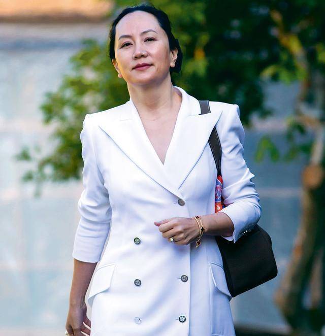 作为华为千金,孟晚舟的气场是有目共睹的.