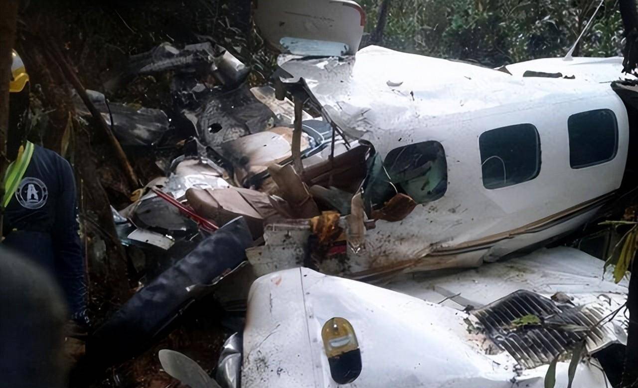 7空难",南大硕士买7份保险,只为巨额赔偿_的飞机_遇难者_调查