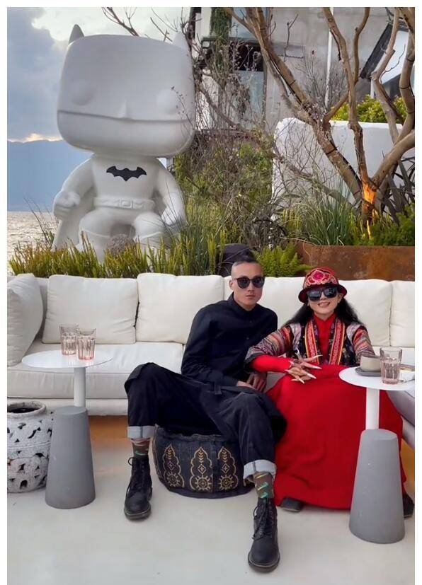 30年不吃肉,花3000万建别墅,63岁仍未育,杨丽萍现状如_演出_舞蹈_孔雀