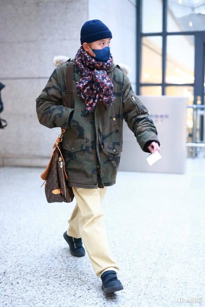 穿迷彩大衣裹成粽子哪还有明星样,眼神没光看着没精神_男性_款式_外套
