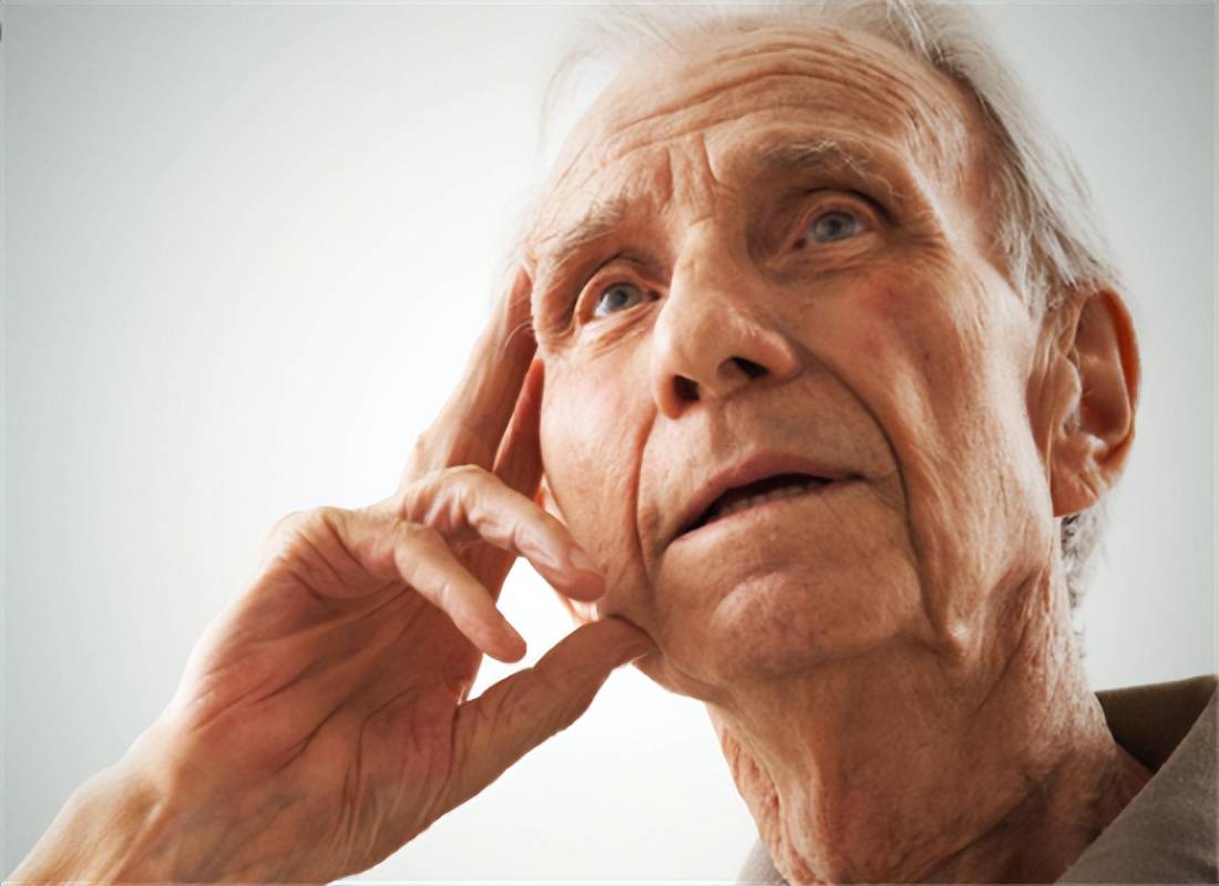 去医院检查发现"脑萎缩",是不是暗示老年痴呆?