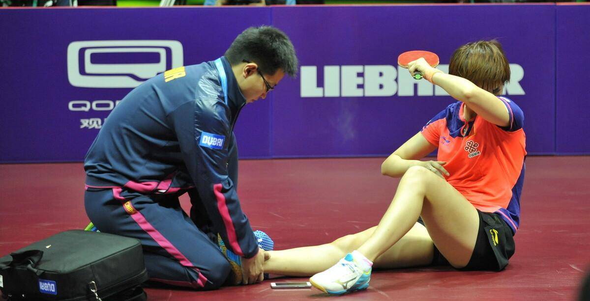 丁宁和孙颖莎同样崴脚后夺冠,为何区别对待?_刘诗雯_网友_比赛