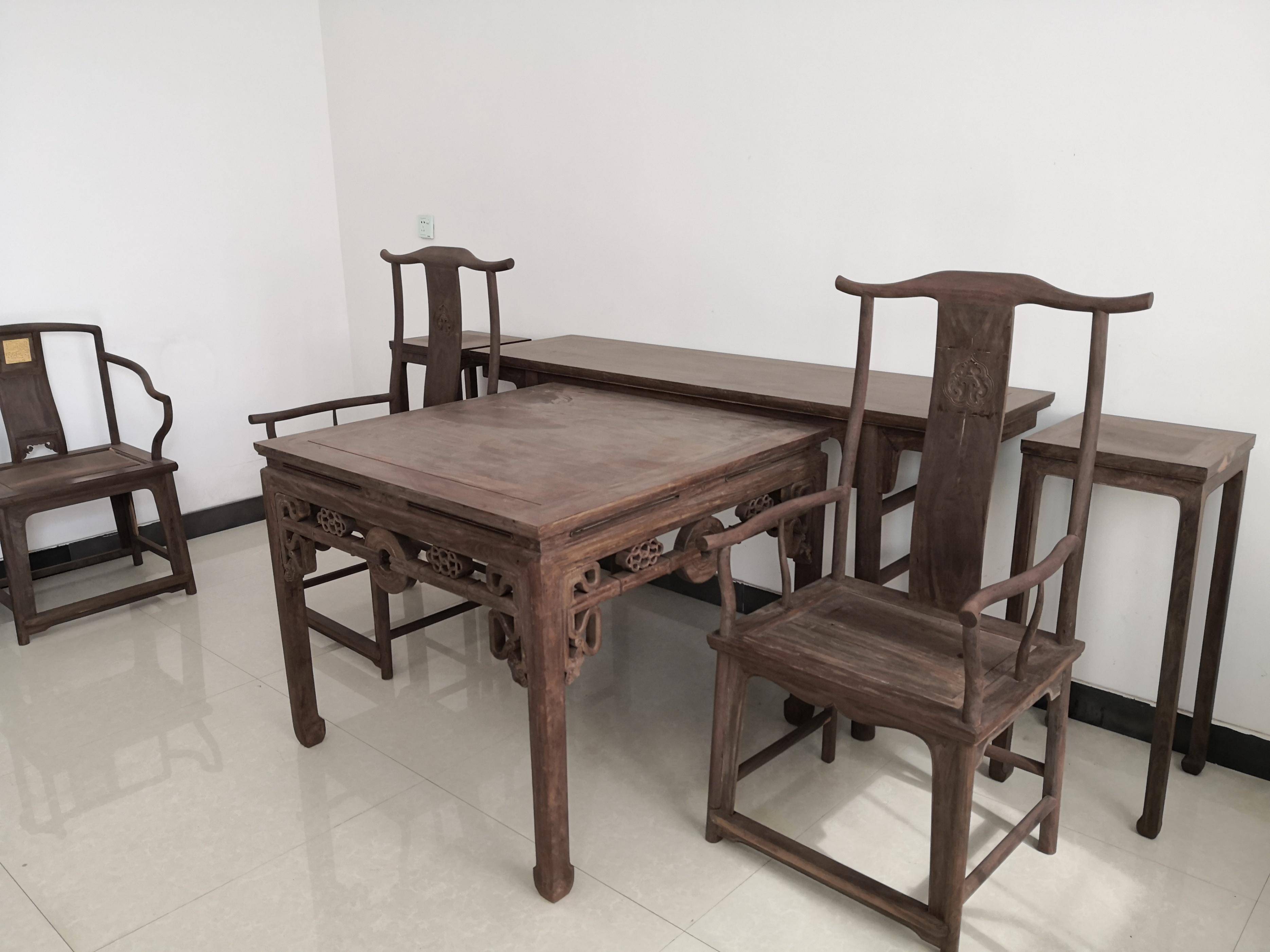 南官帽椅配灵芝纹八仙桌 生漆工艺处理