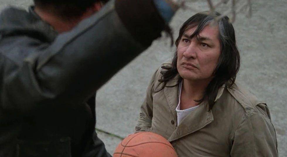 《飞越疯人院》:当我们抱怨这个世界的时候,有没有勇气走出去_迈克