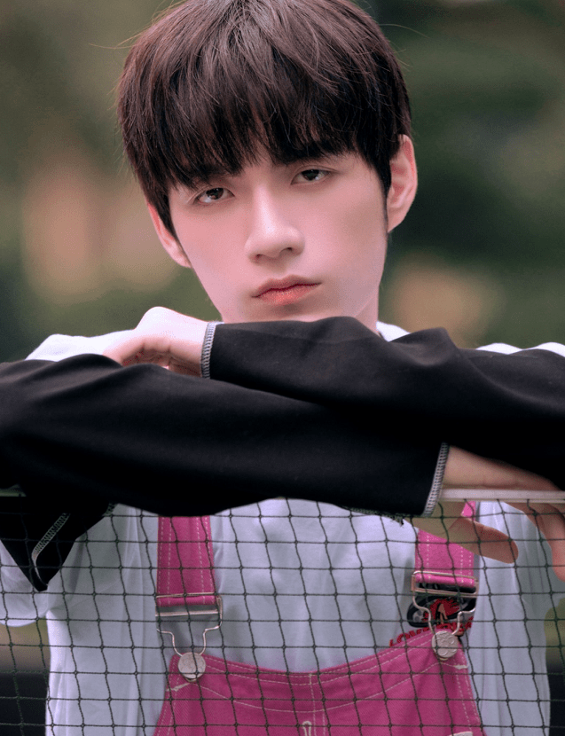 张颜齐母丹再被实锤,他开局就走错路,突然懂蔡徐坤为啥没恋情瓜