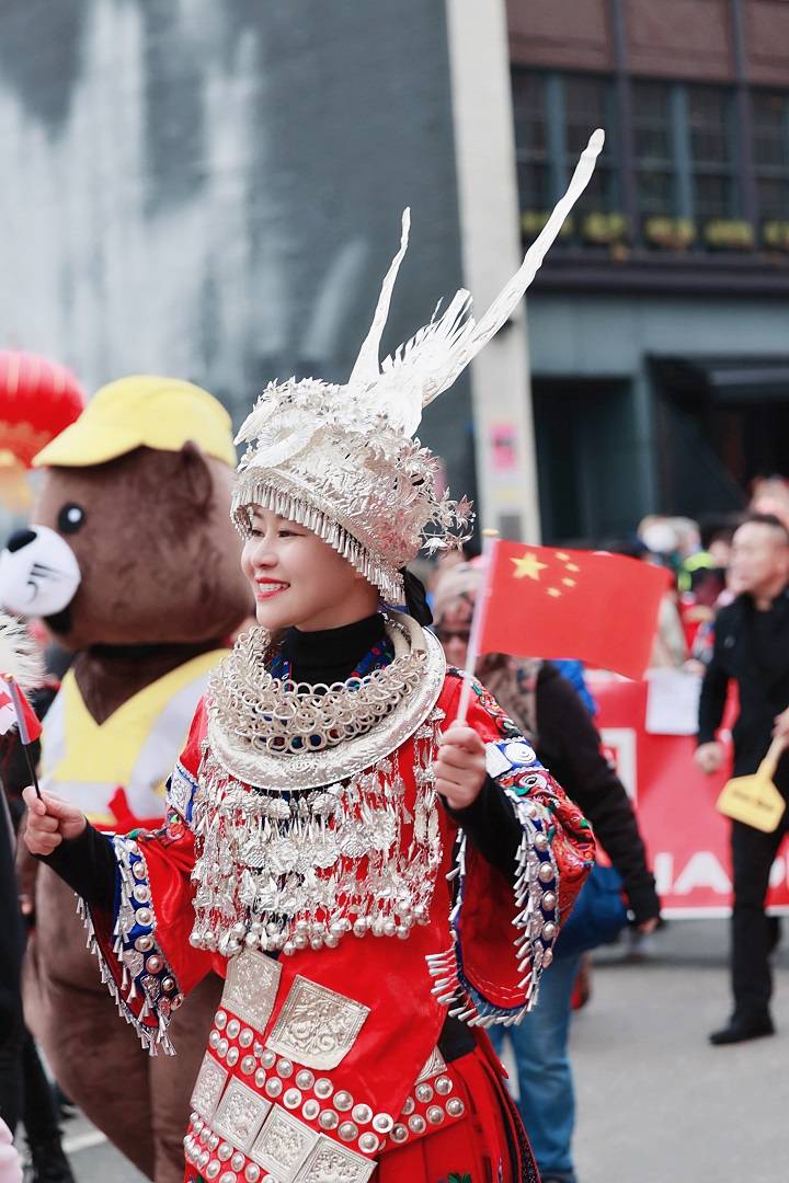 贵州苗族姑娘陈芸在海外上了头条_游行_加拿大_活动