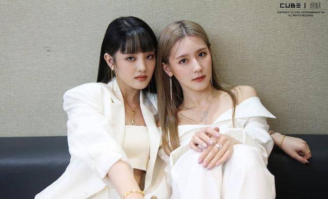 做反应类的博主只要听到她的声音一点会被惊艳,其作为泰国人背后的