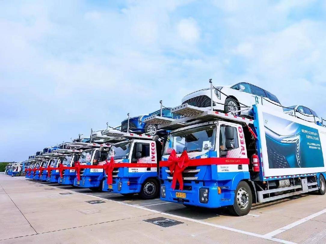 上汽红岩中置轴轿运车凭硬实力俘获物流老板"芳心"