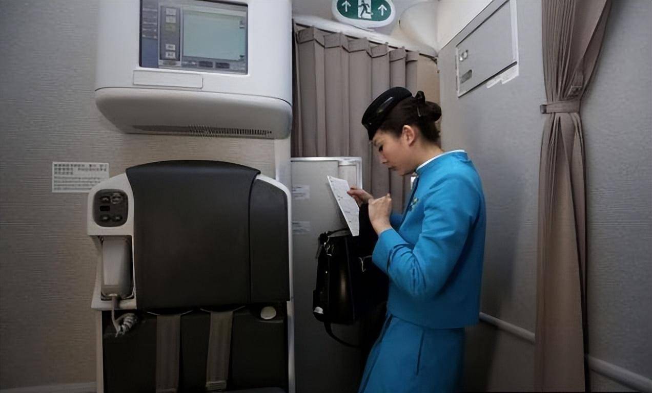 为啥登机后,空姐不通知乘客,就偷偷地将布帘拉上?_头等舱_服务_经济舱
