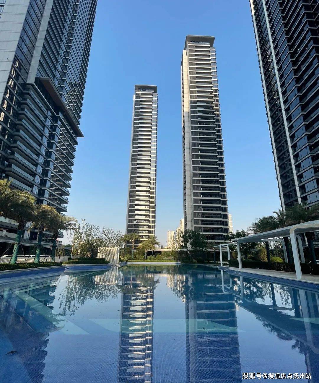 73臻奥院02地块住宅园区实景图◆裘维维:一个园区