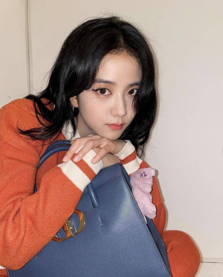 blackpink金智秀晒自拍照,清纯的人偶美貌引热议_jisoo_diors_照片