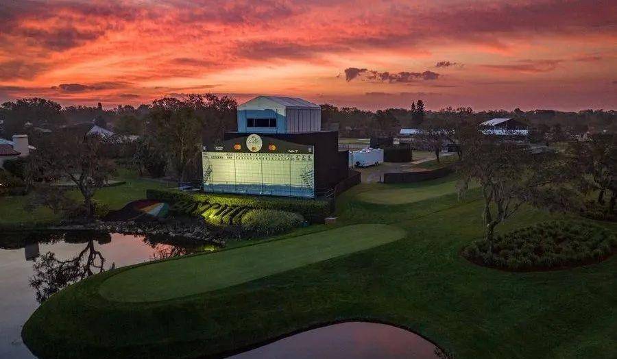 湾丘高尔夫俱乐部位于佛罗里达州奥兰多市市郊,由迪克·威尔逊和乔