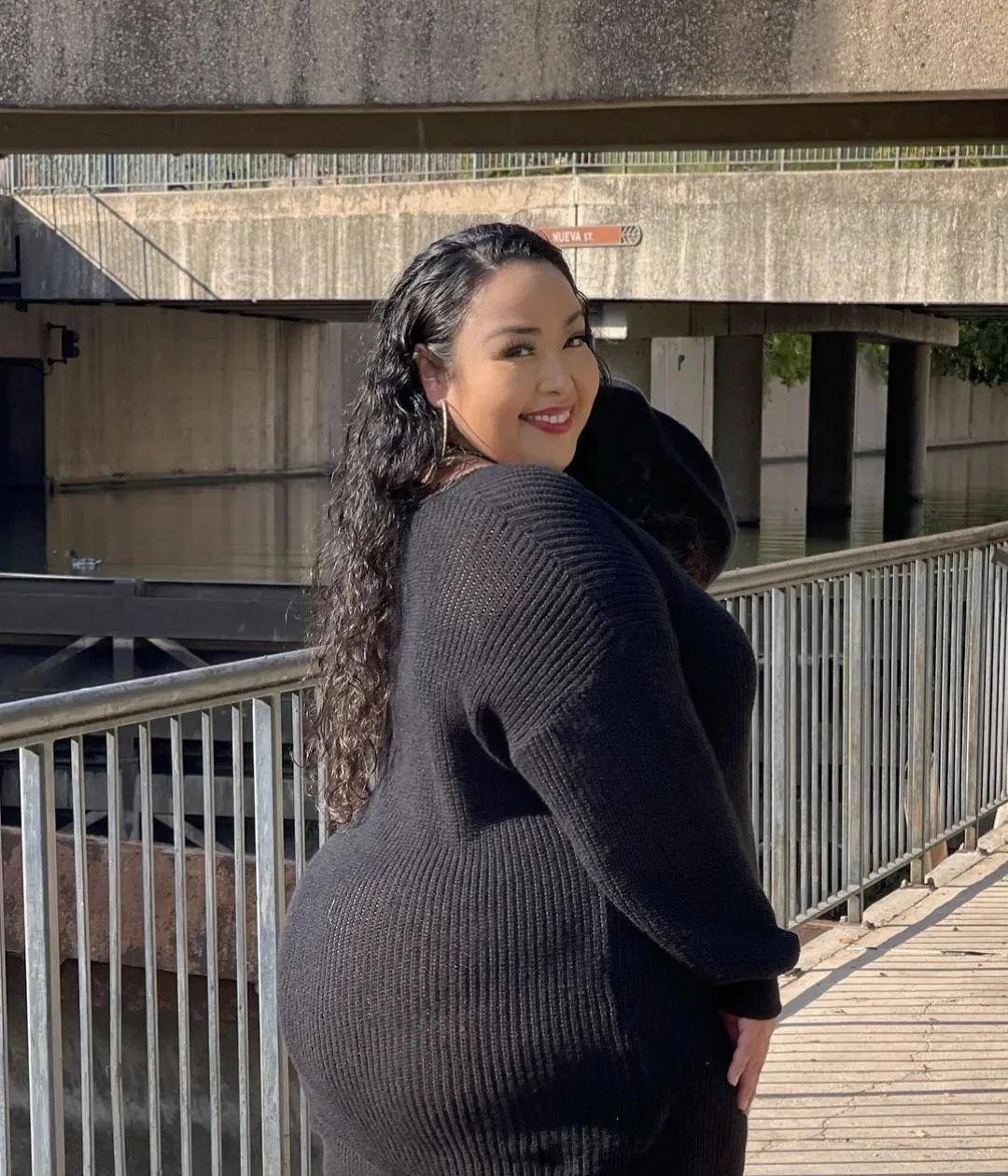 风韵犹存的熟女大妞,大码模特:jay lynn_体重_东西方_巴西