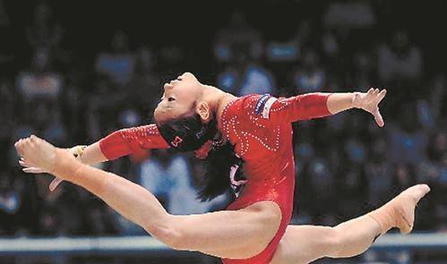 为何女运动员通常都穿三角裤比赛?原因许多人都想不到_体操_动作_进行