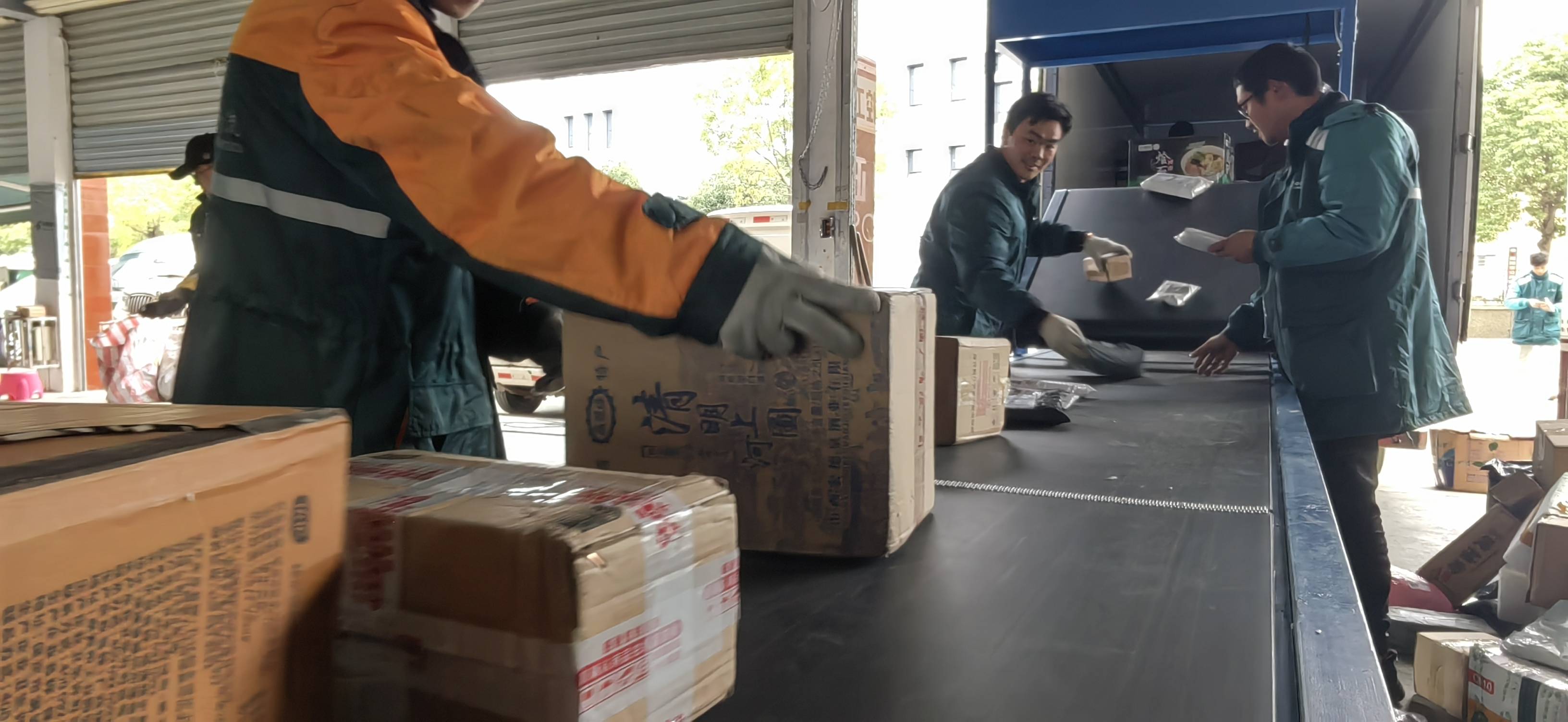 居民消费信心逐渐恢复 全市快递行业持续忙碌中_绵阳_邮政_业务量