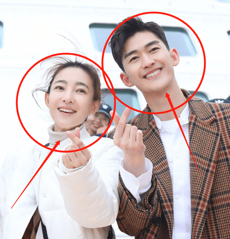 穿制服难掩霸总气质,搭档素颜女神爆款没跑了_王丽坤_电视剧_剧中